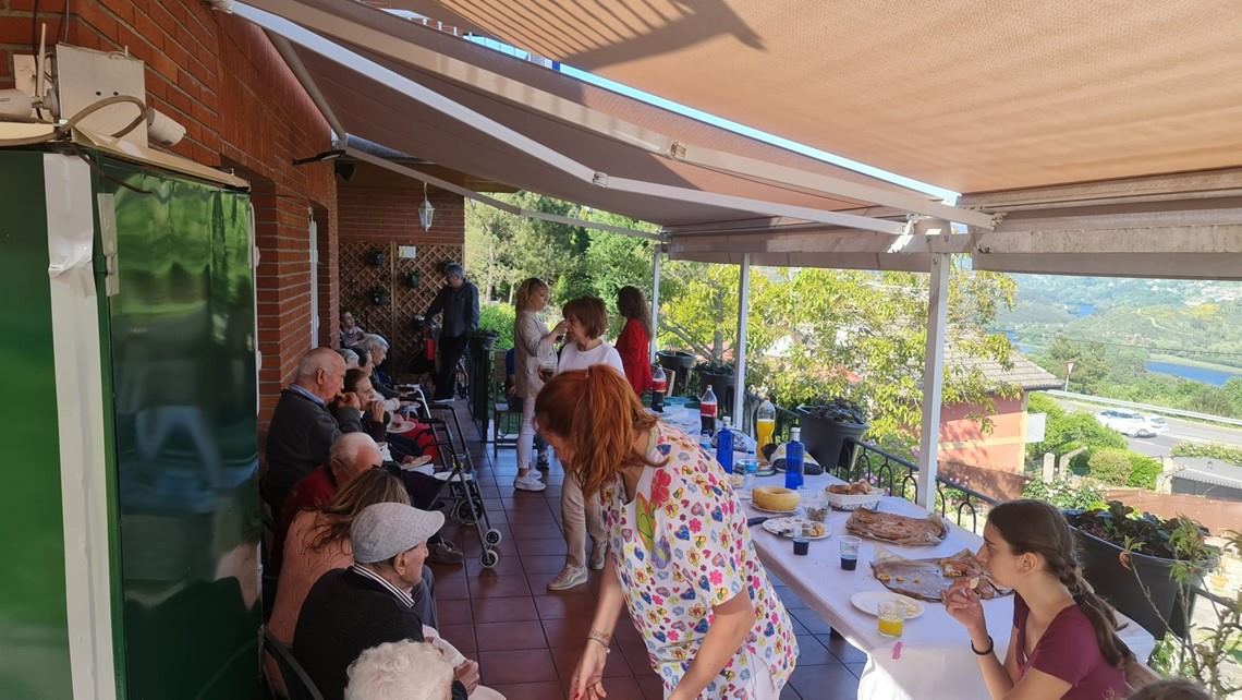 Celebrando evento especial en residencia de ancianos en Ourense